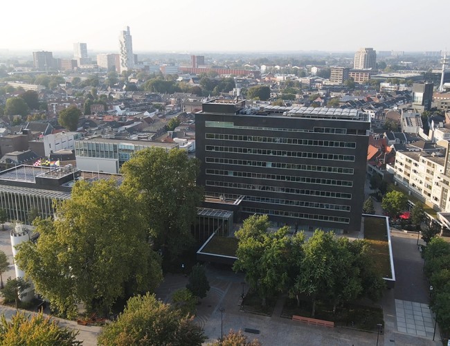 Gevels van natuursteen in Tilburg door Van Stokkum