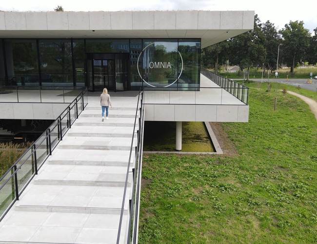 Dronebeeld WUR Omnia gebouw - gevels Van Stokkun